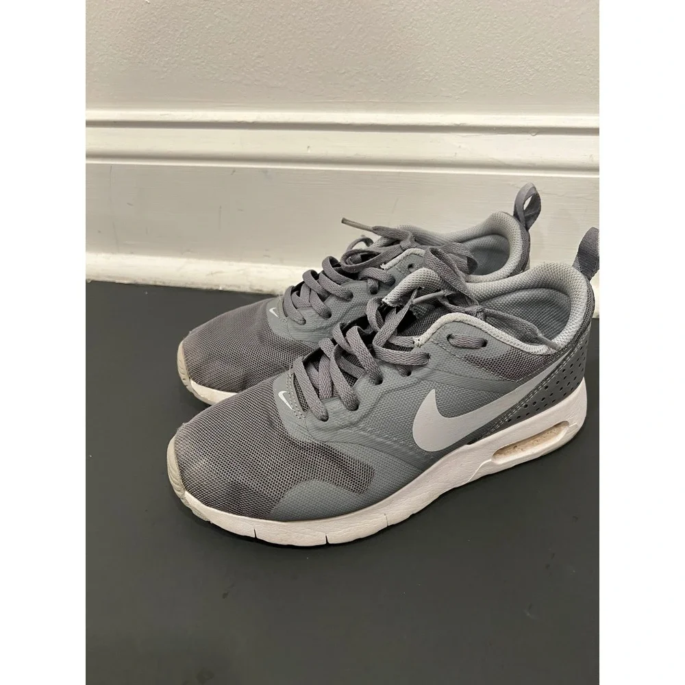 Nike Air Max Tavas GS Running Sneakers Kid's 3.5 Grey White Mesh Upper Round Toe